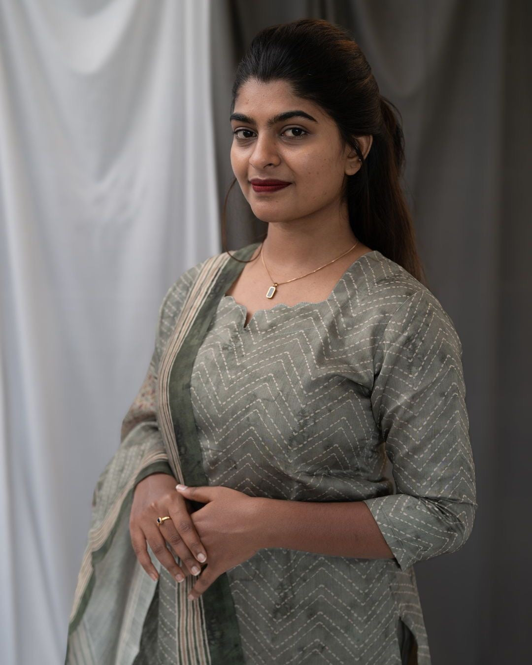 Muslin Chanderi 3-Piece Set With Pockets