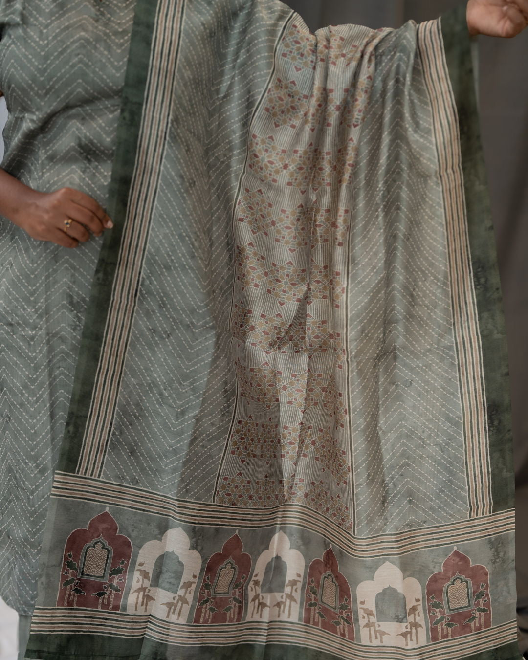 Muslin Chanderi 3-Piece Set With Pockets