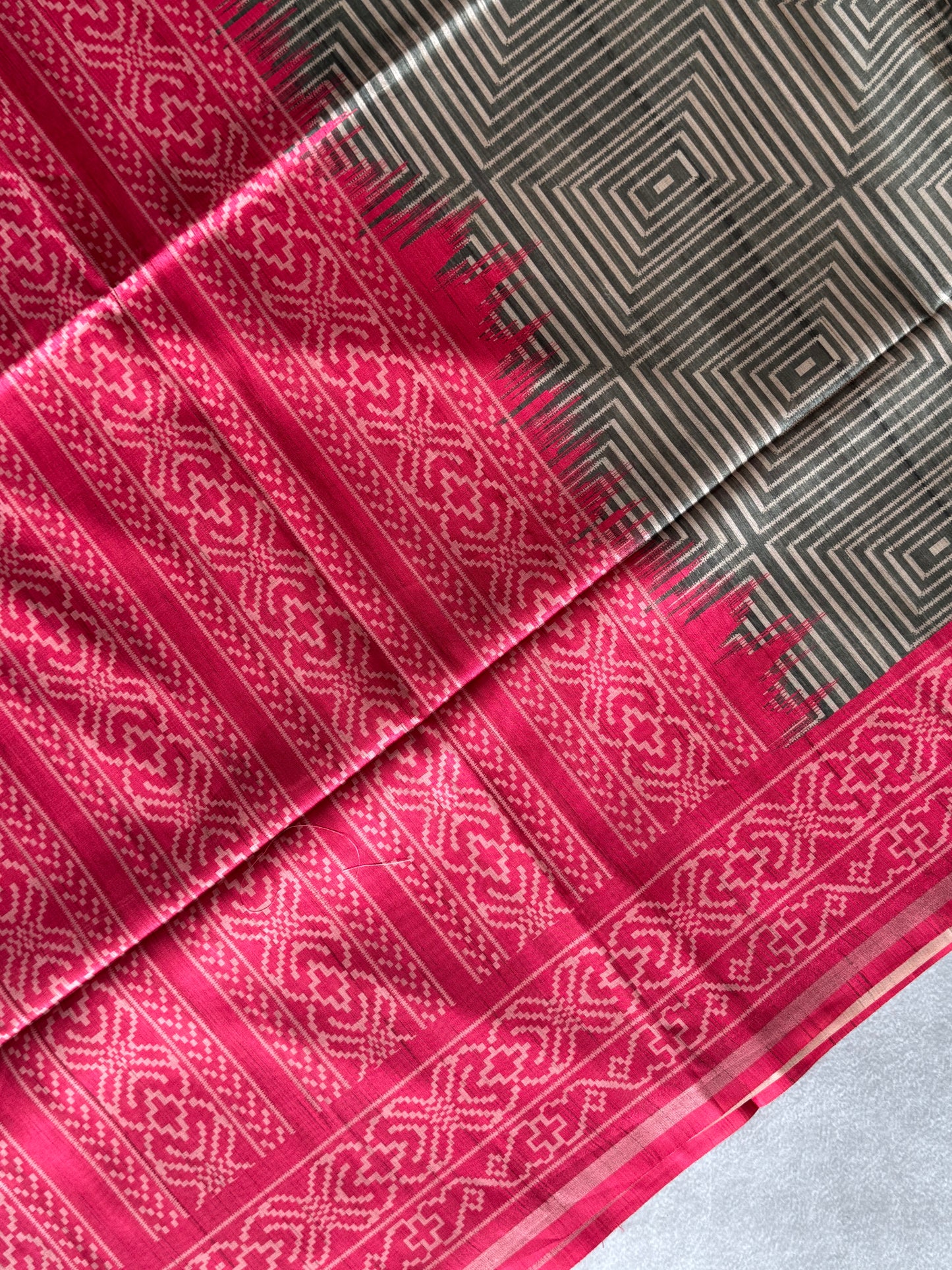 Geometric Printed Semi Tusser Saree