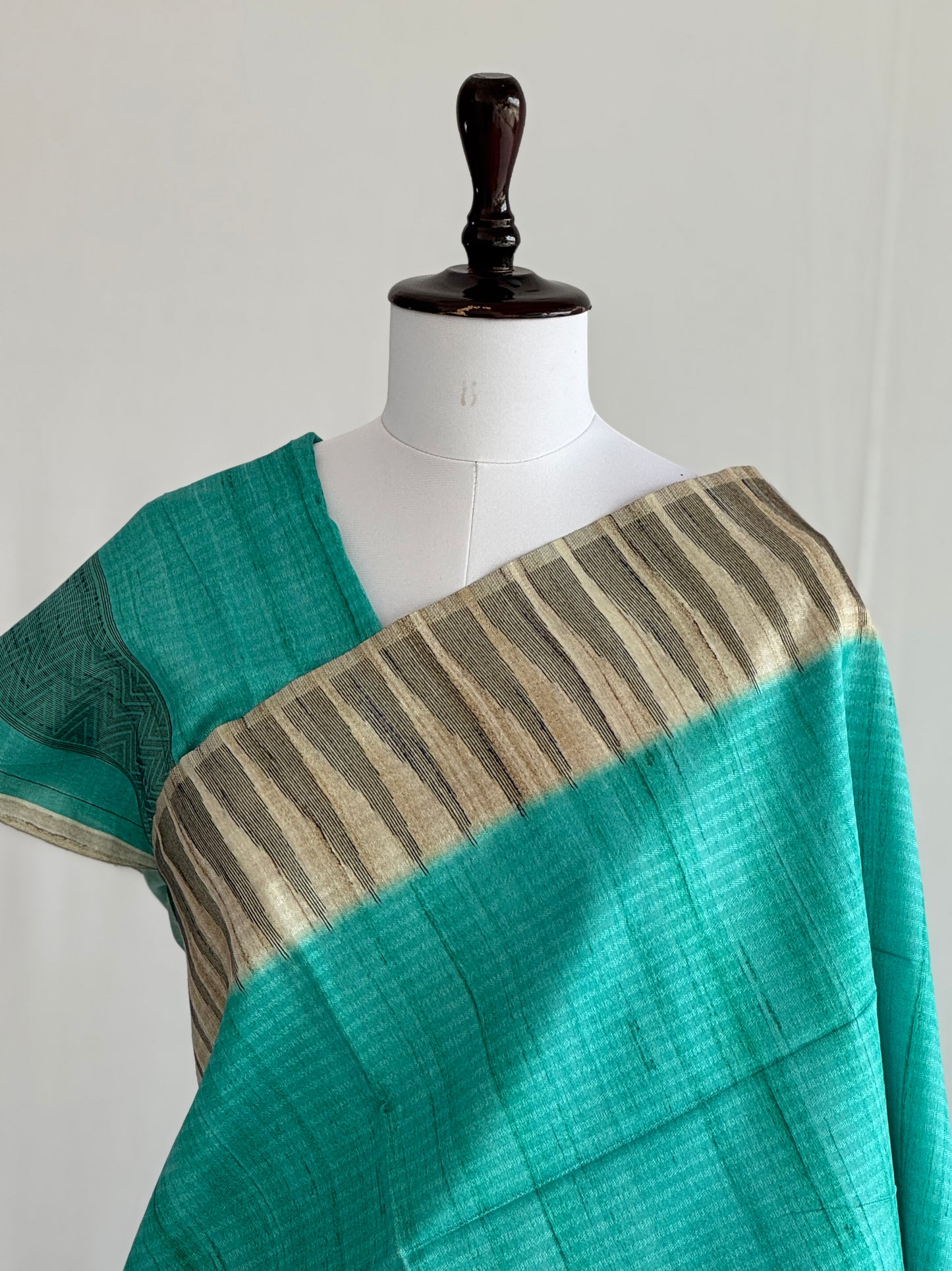 Temple Bordered semi Raw silk saree with plain blouse