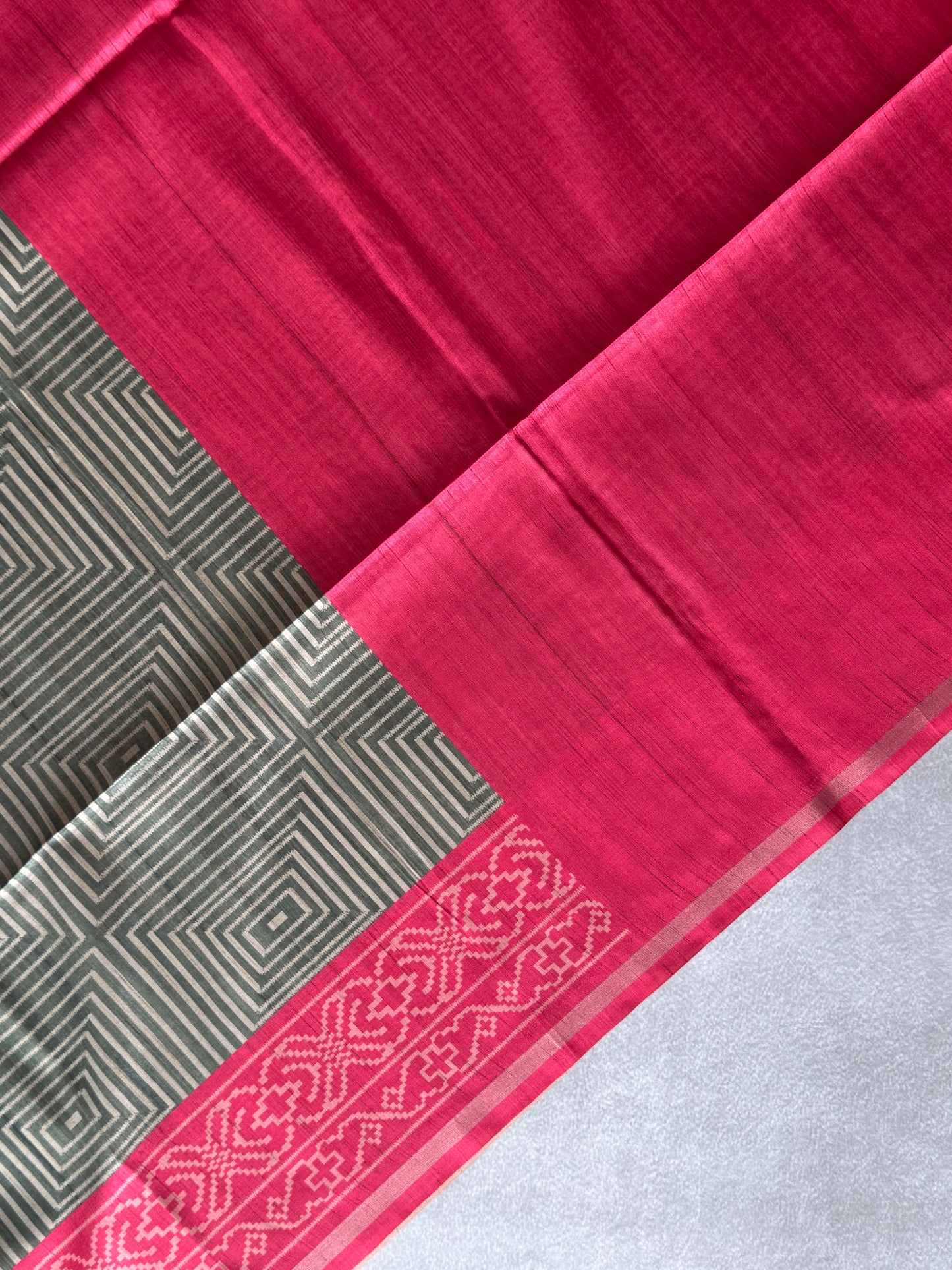 Geometric Printed Semi Tusser Saree