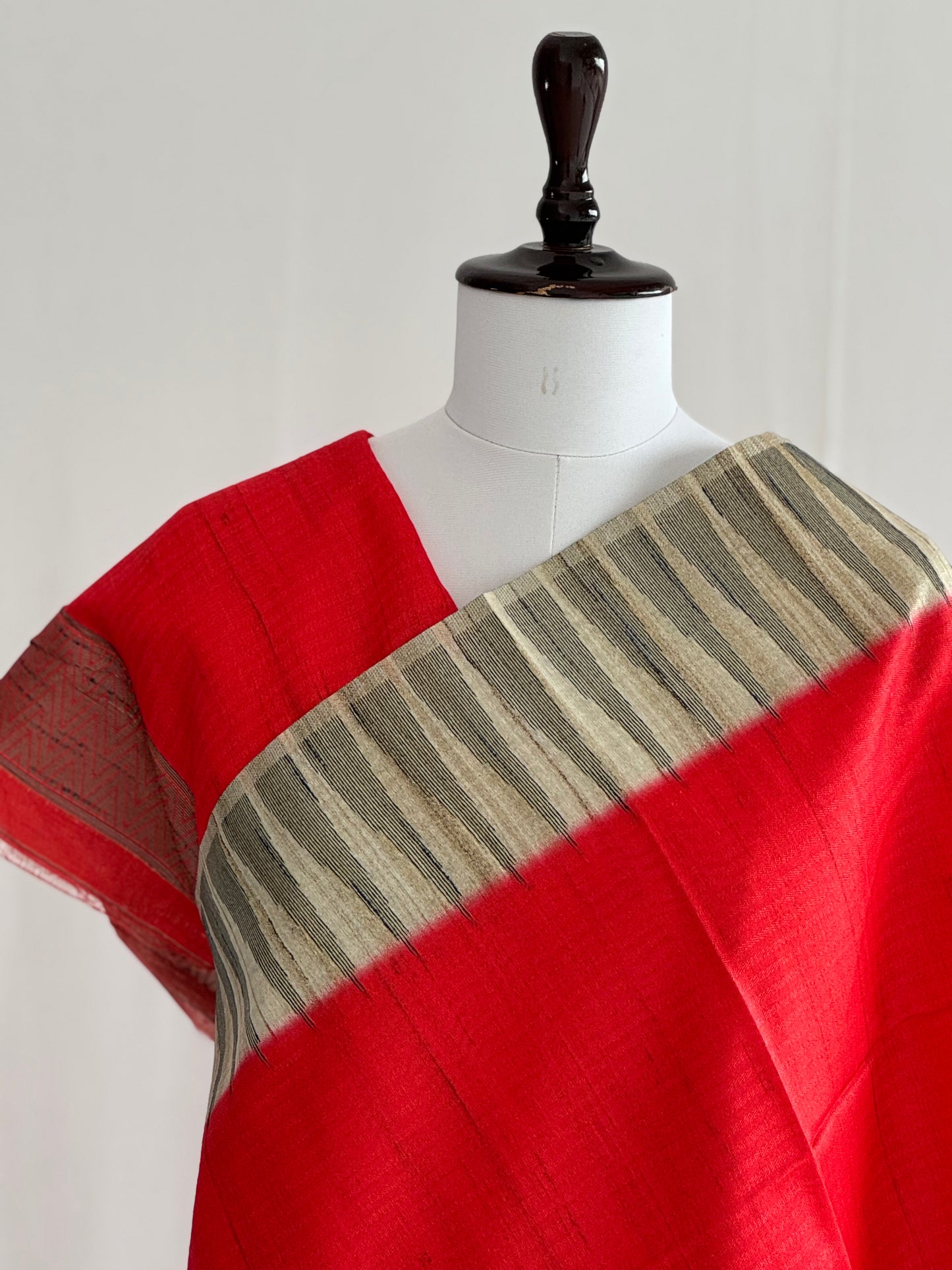Temple Bordered semi Raw silk saree with plain blouse