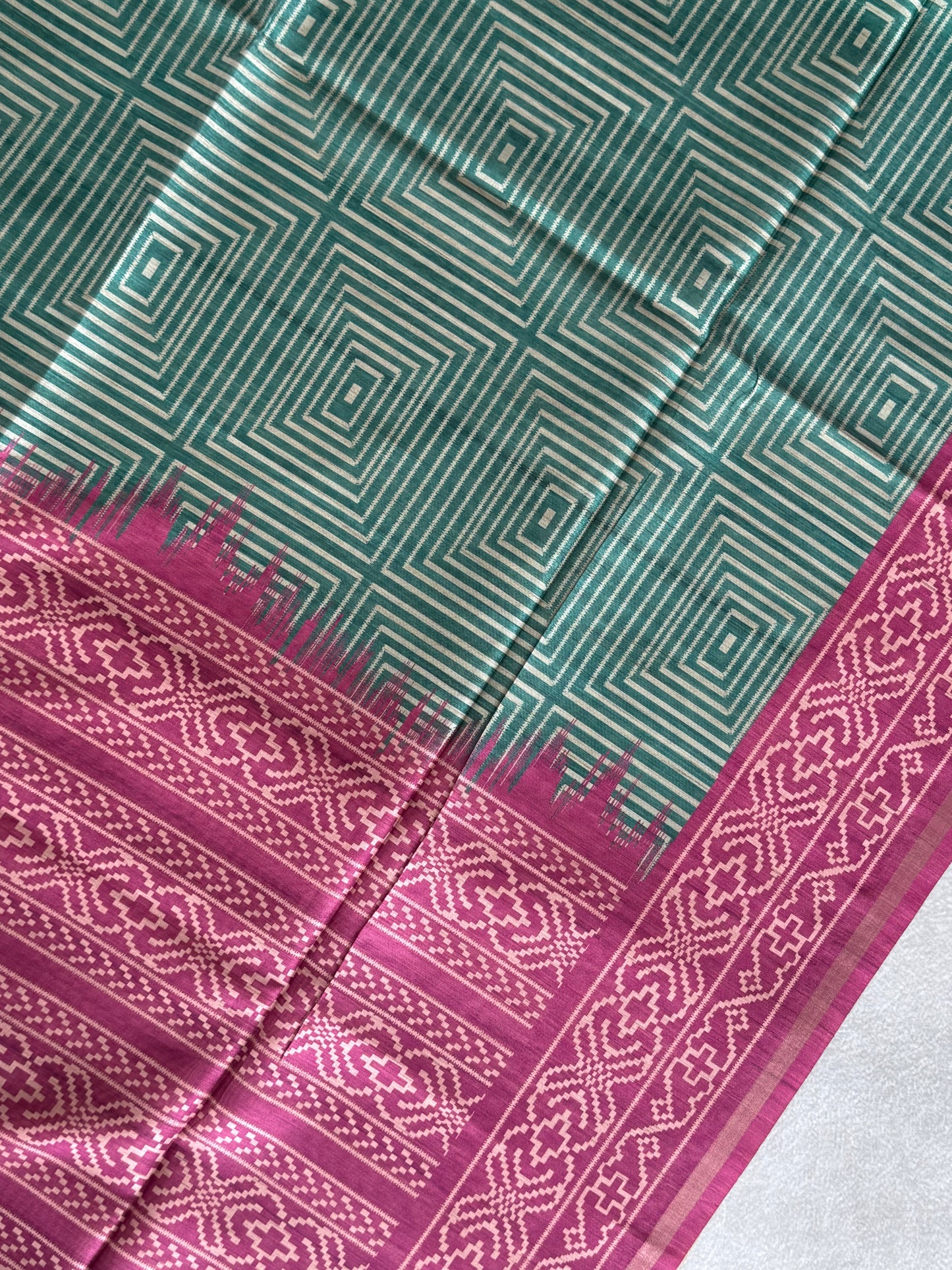 Geometric Printed Semi Tusser Saree