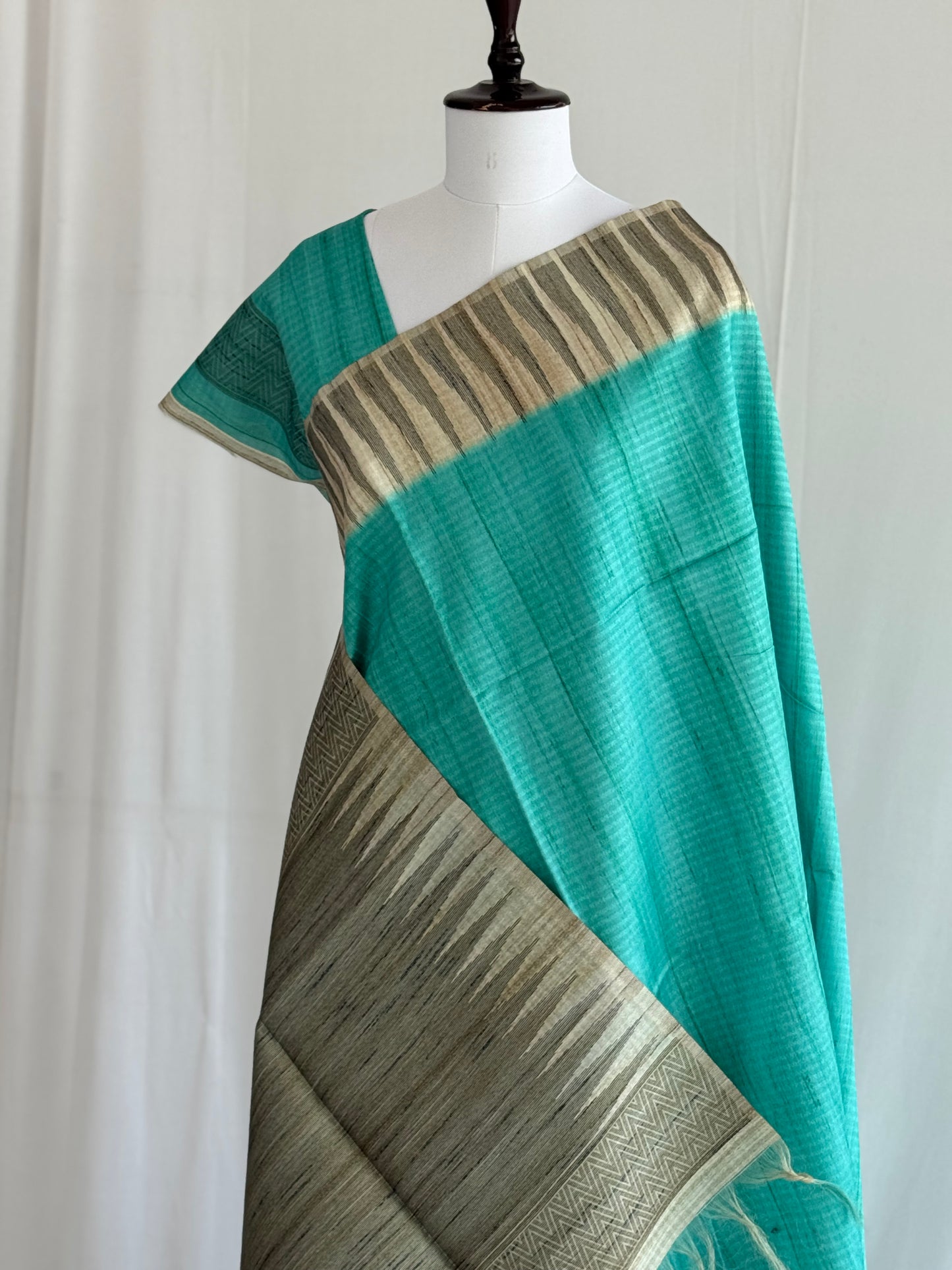 Temple Bordered semi Raw silk saree with plain blouse