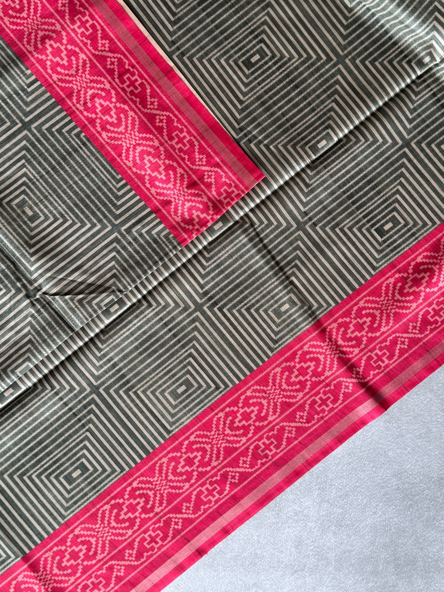 Geometric Printed Semi Tusser Saree