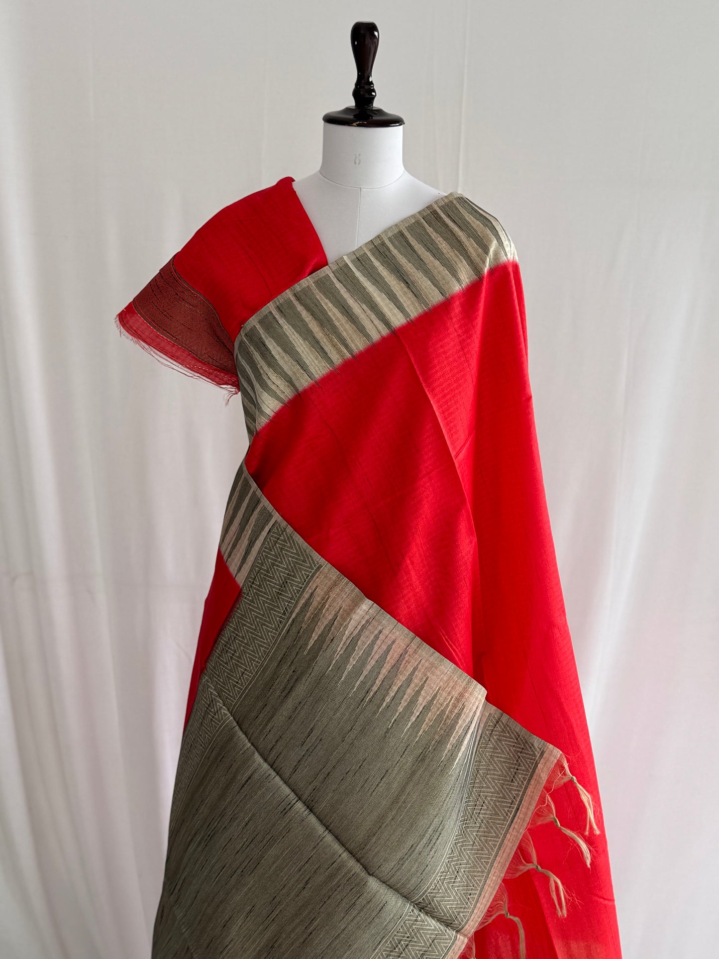 Temple Bordered semi Raw silk saree with plain blouse