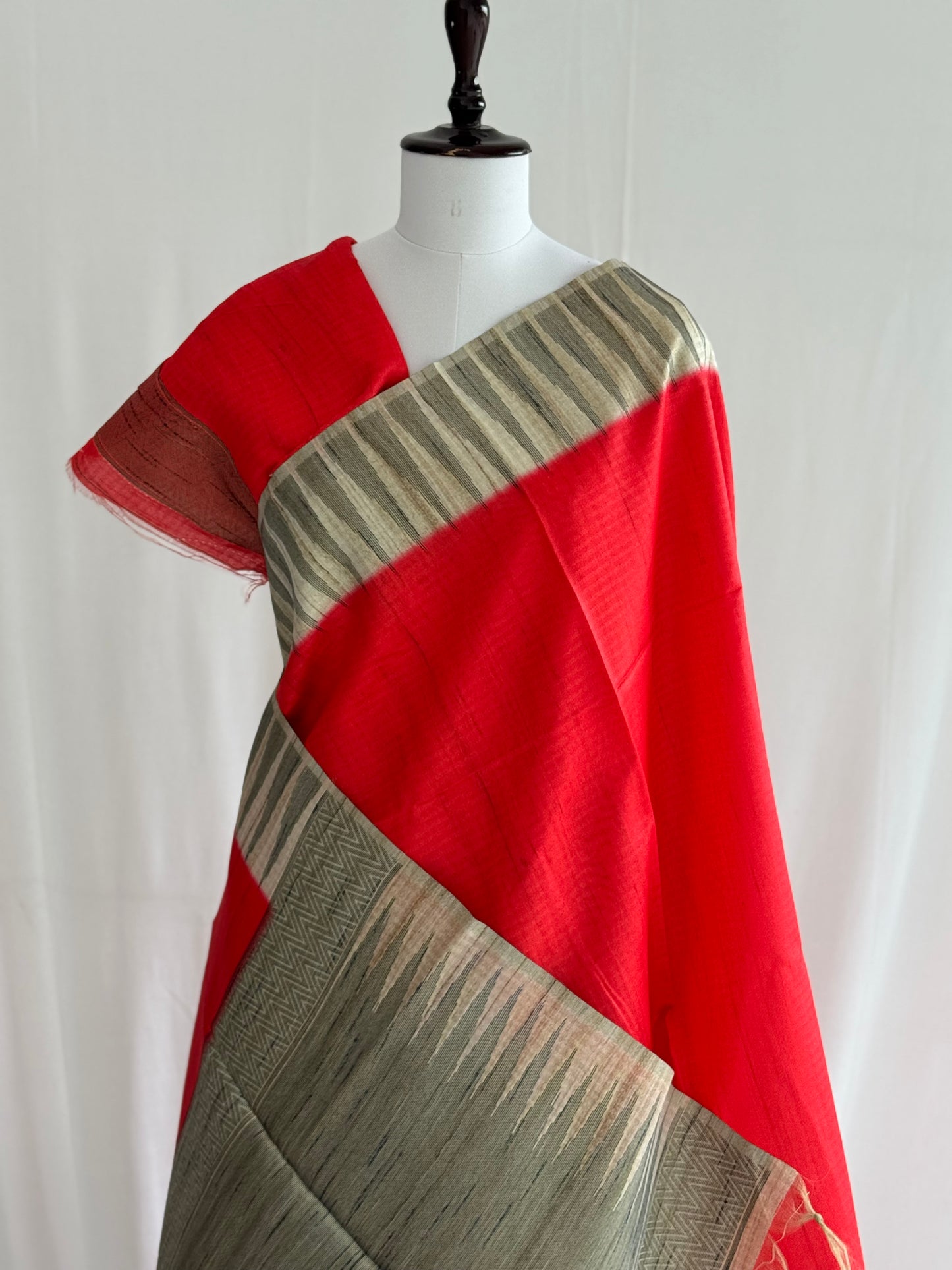 Temple Bordered semi Raw silk saree with plain blouse