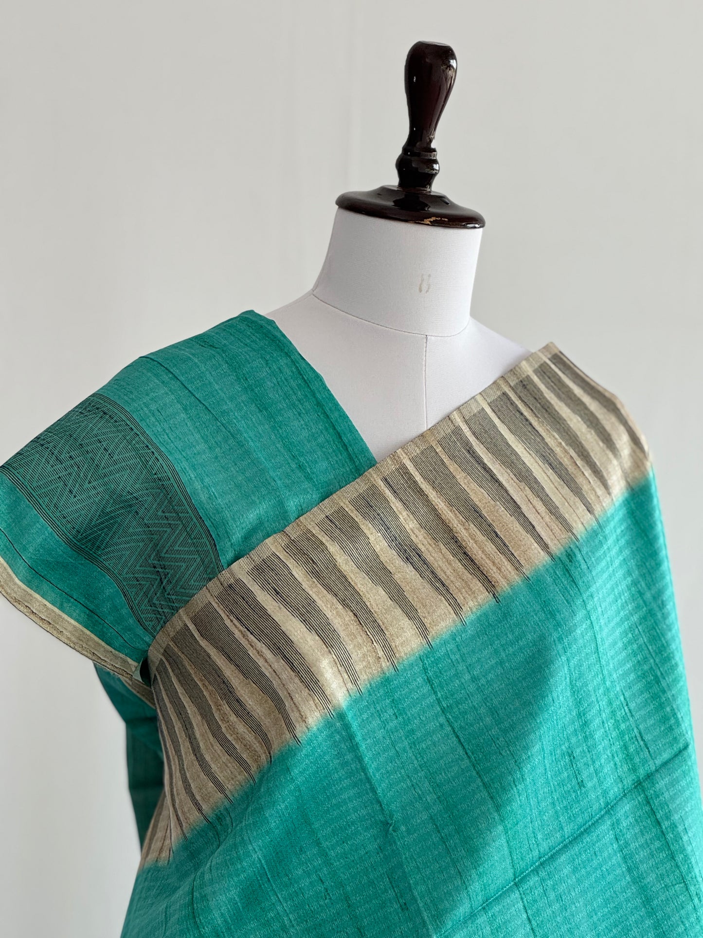 Temple Bordered semi Raw silk saree with plain blouse
