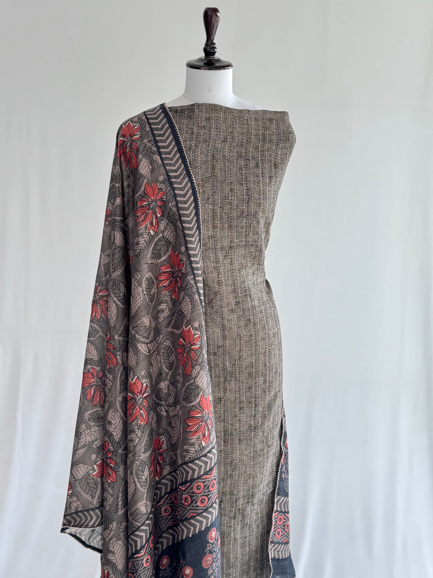 Handcrafted Kantha Ghicha Tussar Silk Set